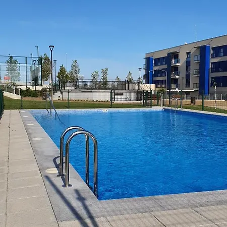 Nuevo, Accesible Y Con Piscina !!! * Salamanka